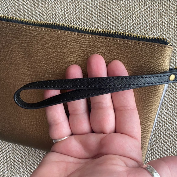 Neiman Marcus Leather Wristlet Metallic Zippered Pouch. 9 in.X5 1/2in. W/Strap. - Picture 6 of 10